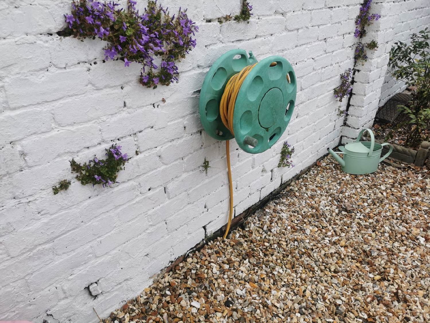 Pilton House Gower has a hosepipe should any pets or any person need a hose-down!
